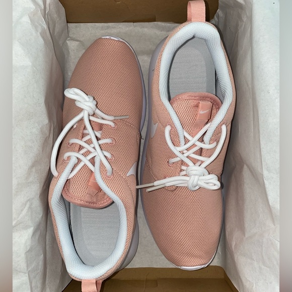 Women’s Nike Roshe One Coral Stardust - Picture 2 of 2